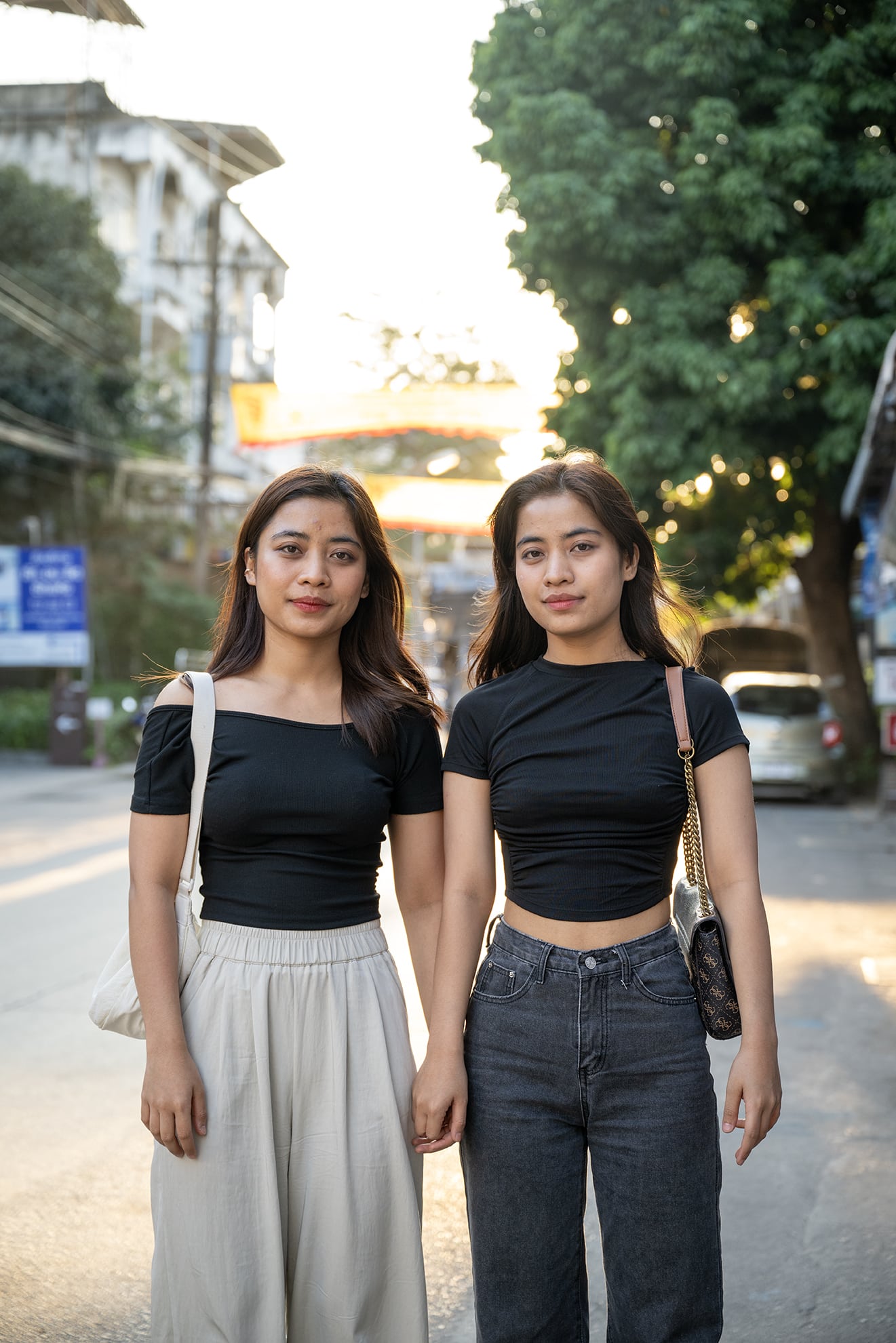 hannah_maule_ffinch_thailand_portrait_burma_twins-1-1