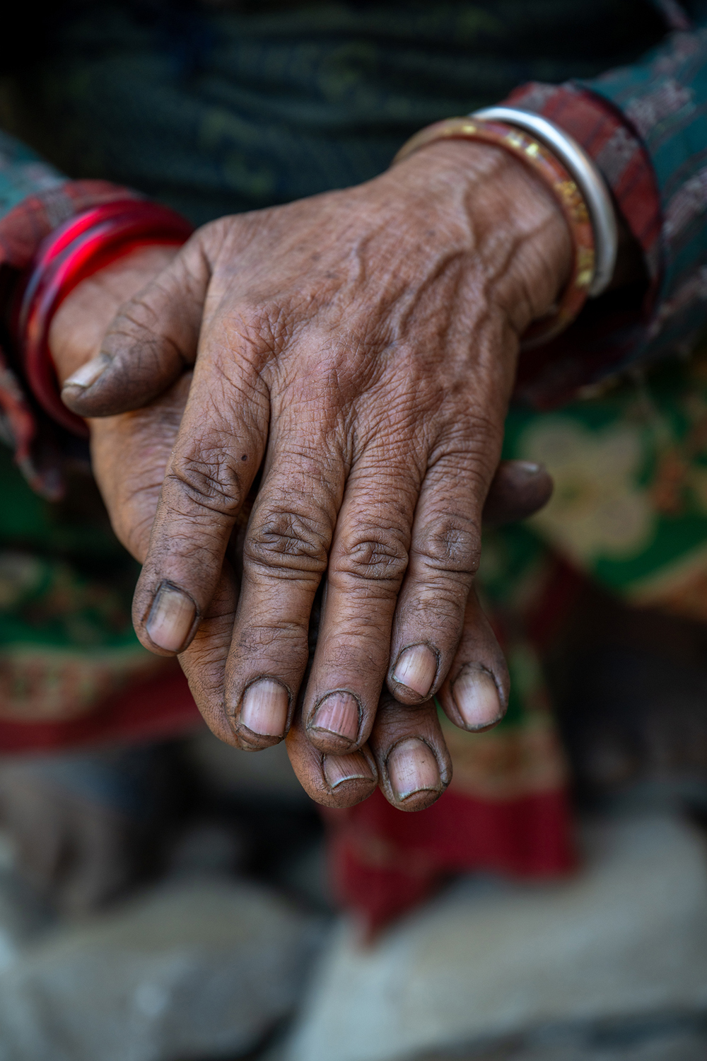 Hannah_maule-ffinch_Photography-hands-nepal