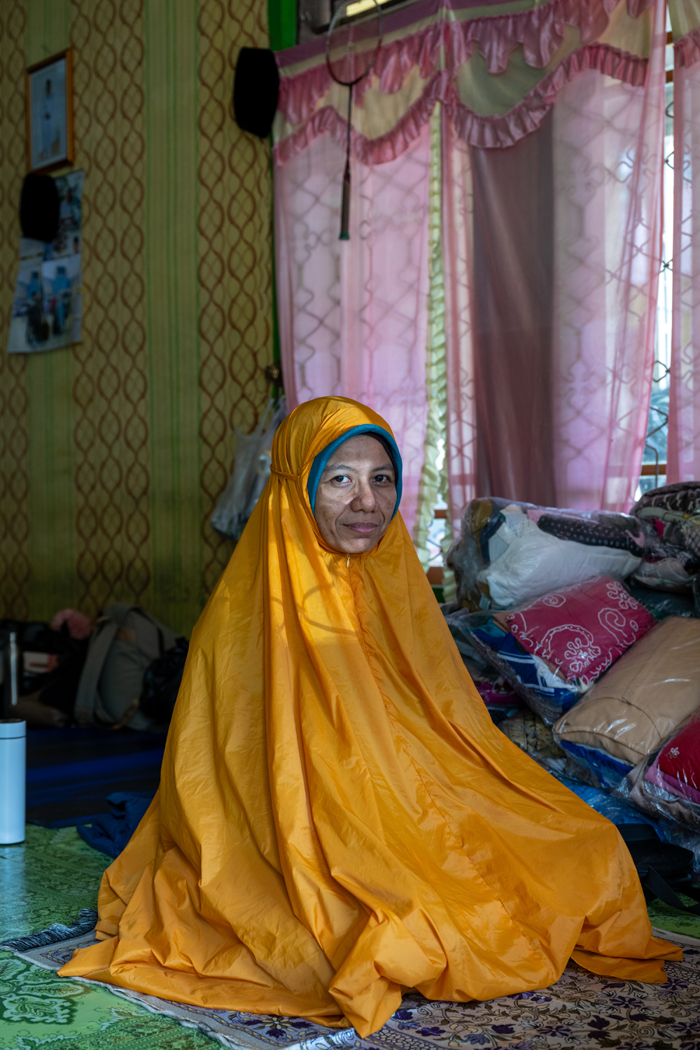 Hannah_maule-ffinch_Photography-portrait-indonesia-prayer-2